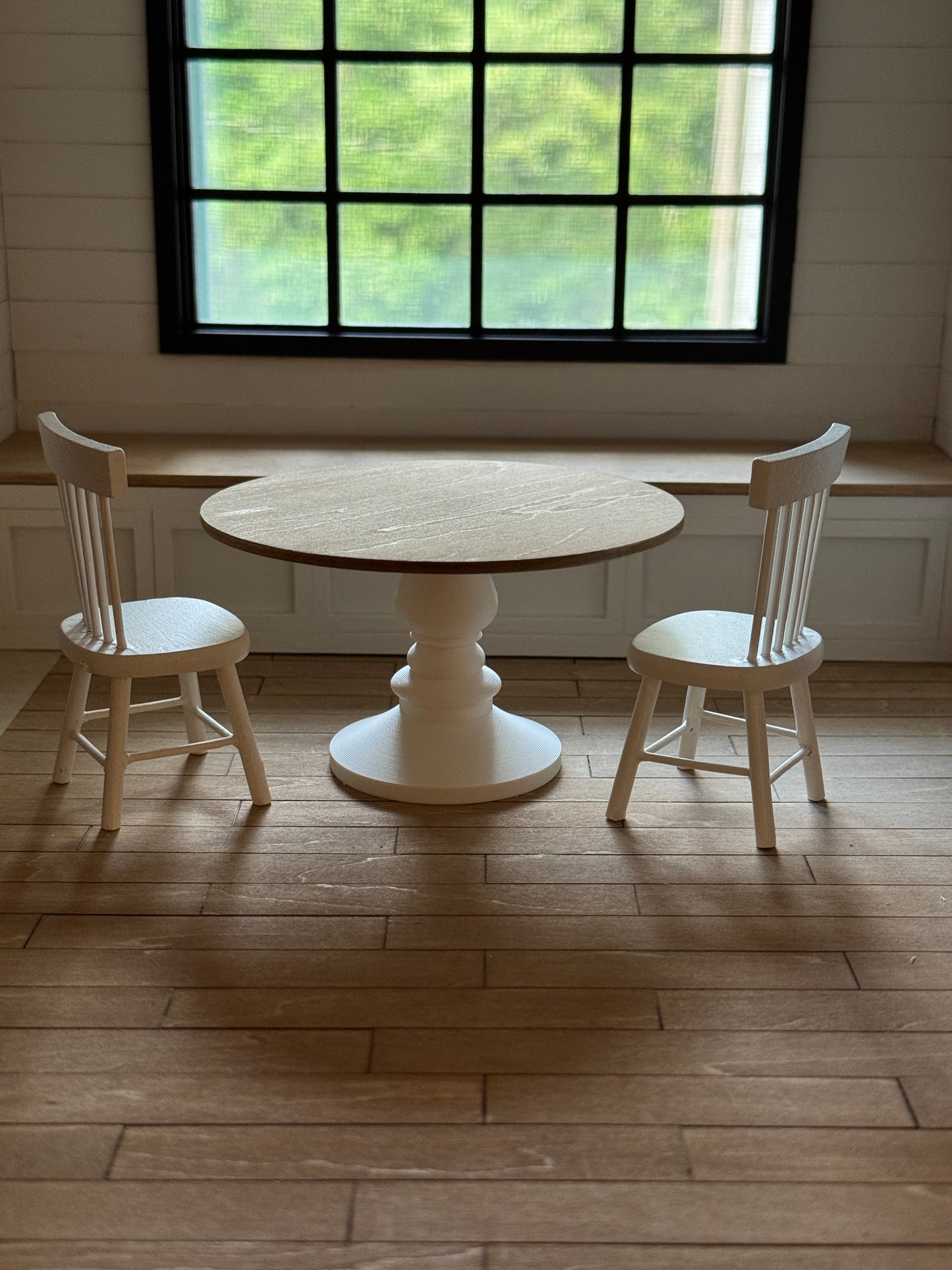 Pedestal Dining Table in 1:12 Scale