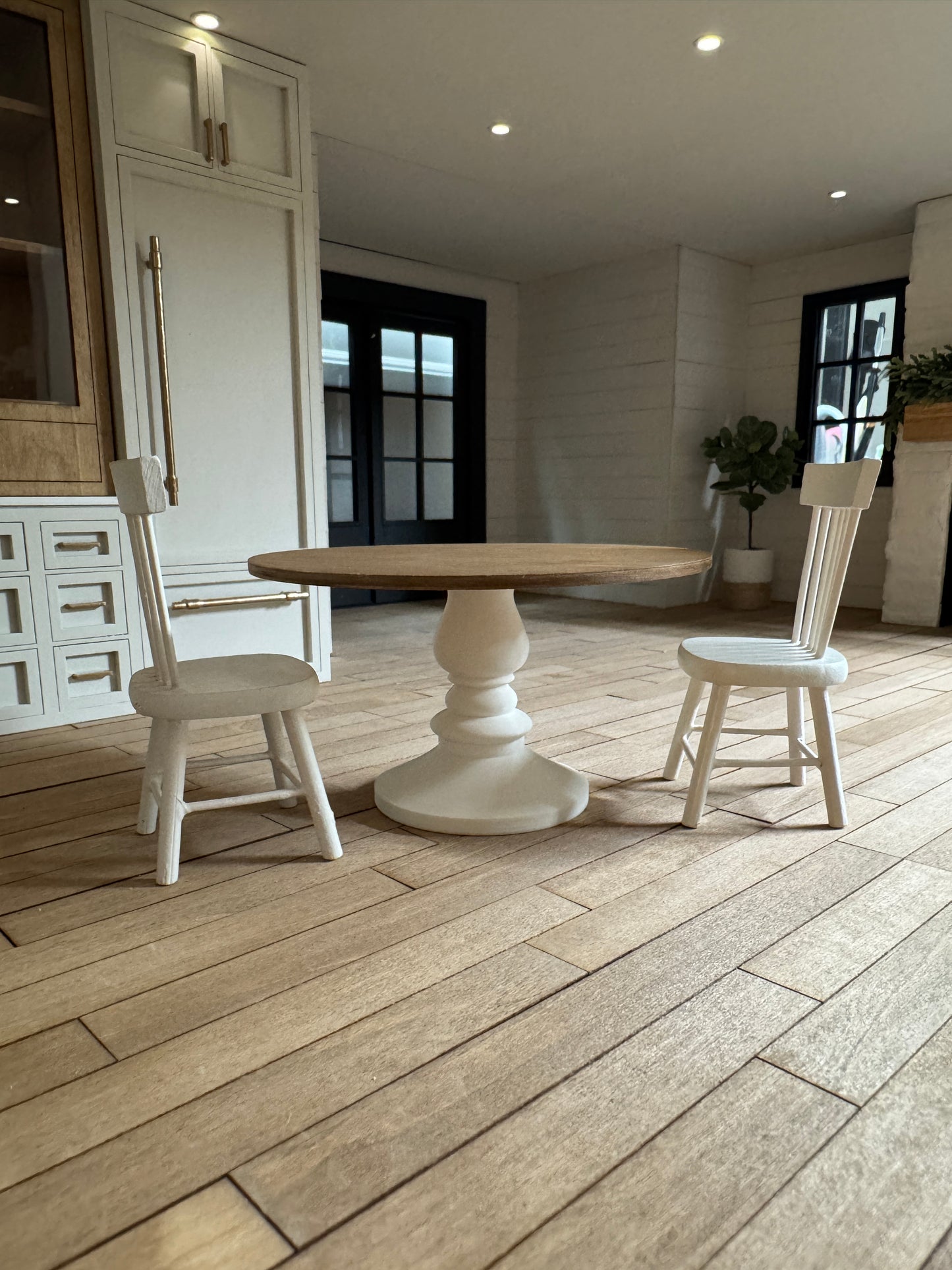 Pedestal Dining Table in 1:12 Scale